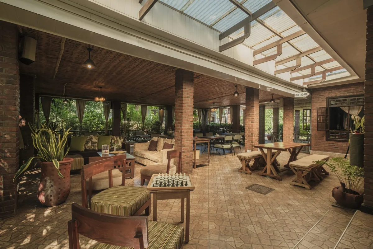 Airport Planet Lodge (KIA) – Outdoor restaurant terrace at Airport Planet Lodge