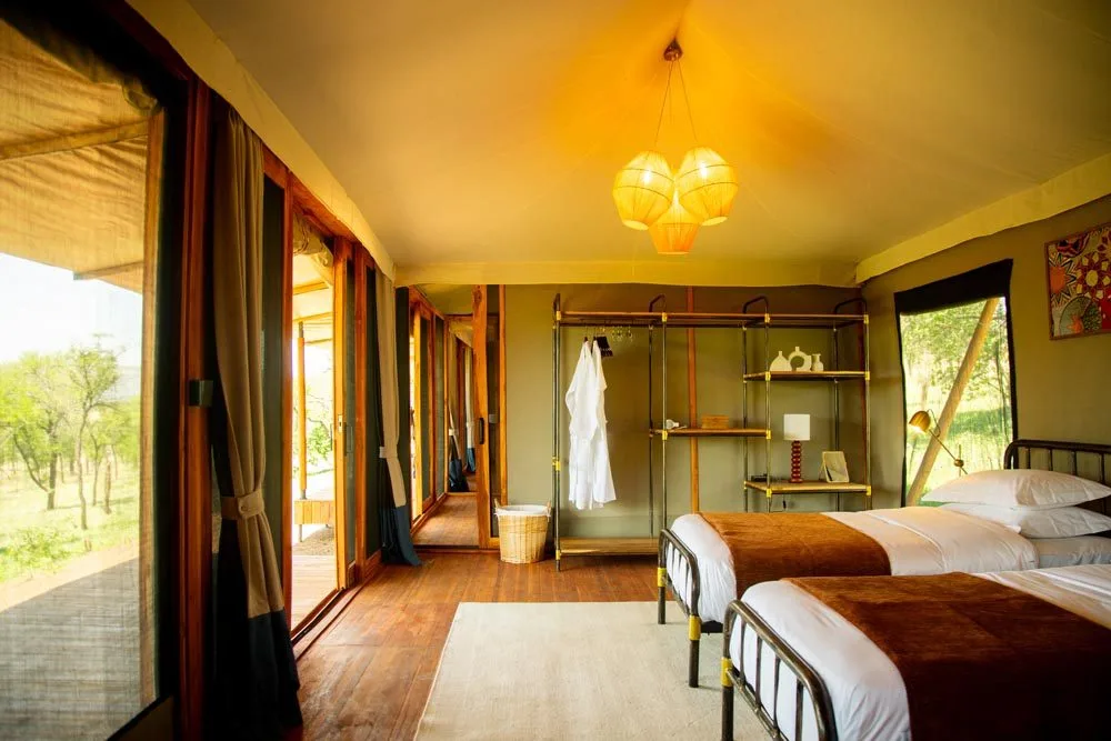 Luwela Camp Serengeti – Tent interior with twin beds at Luwela Camp