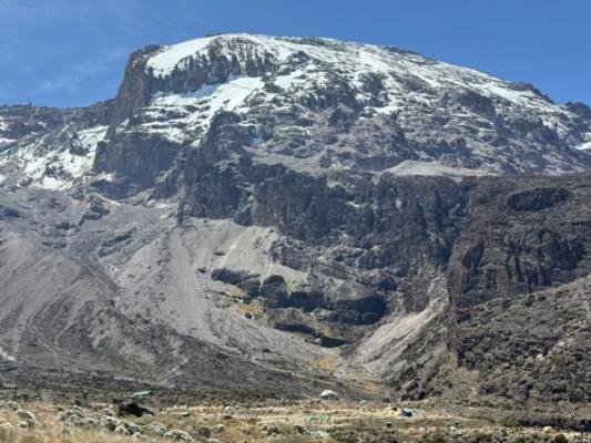 Kilimandscharo, Lemosho-Route – 8 Tage – Kibo’s glaciers and the valley below