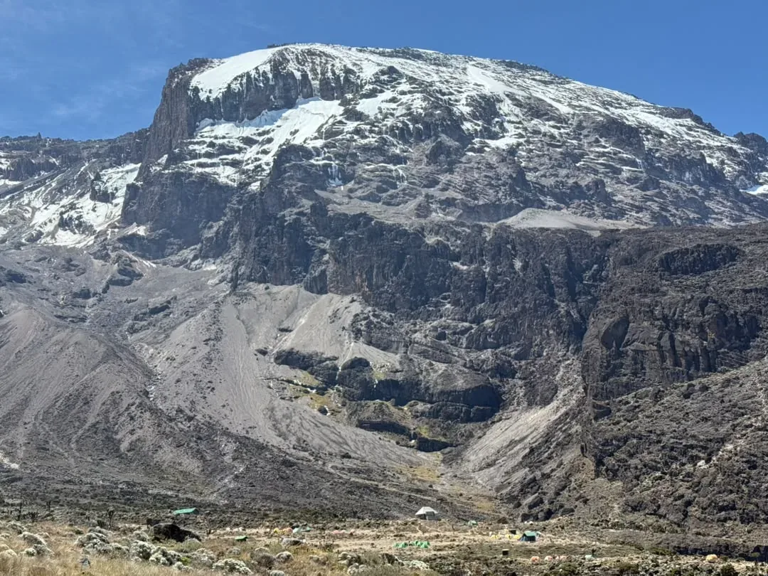 Kilimanjaro Lemosho Route – 8 Days – Kibo’s glaciers and the valley below