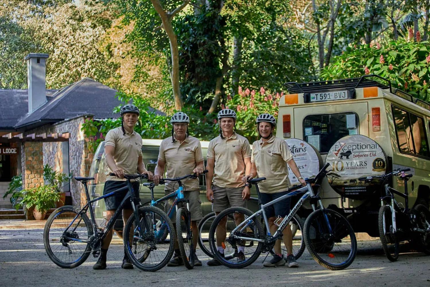 Arusha Cycling Tour – The riders and guides with their bikes and the Land Cruiser after the ride