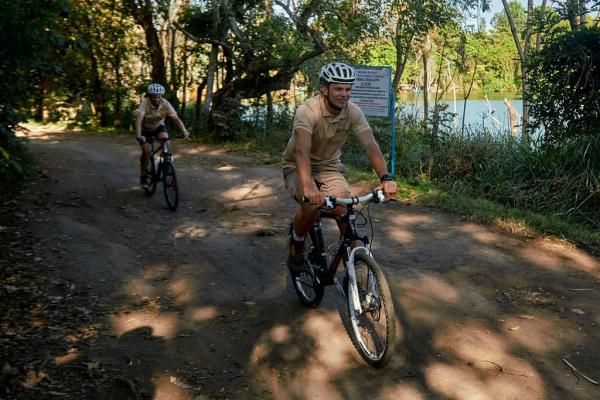 A rider on the track along the shore of Lake Duluti