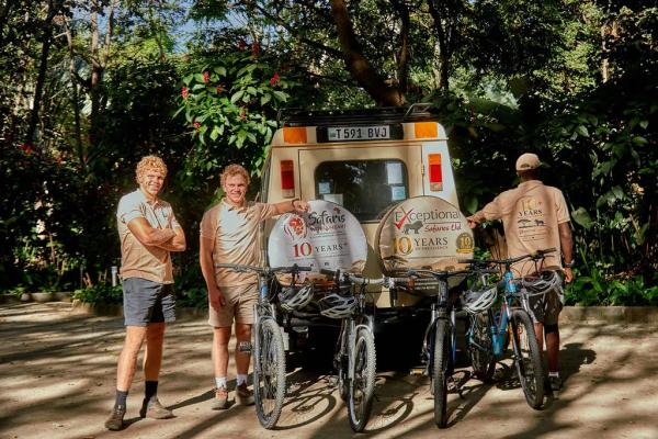 Riders and their guide with the bikes and the Land Cruiser before the Lake Duluti ride