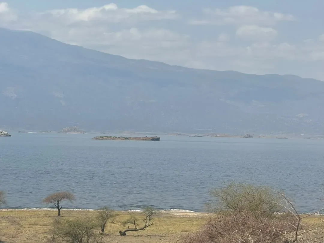 Lake Natron stretching out below the Rift Valley escarpment