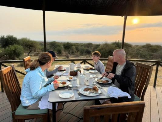 Serengeti Wildebeest Migration Luxury Safari